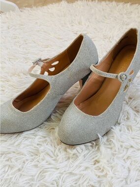 Chase and Chloe Silver Mary Jane Heels Size 8 Shimmer Strap Pumps